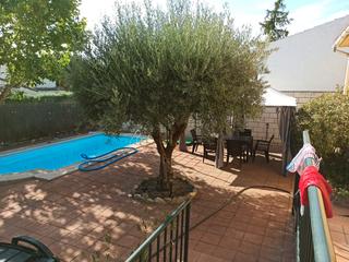 Chalet in Navalagamella. Chalet independiente con parcela y piscina