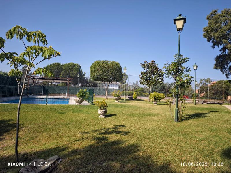 Foto a43b247a-45f3-4502-b53b-c26337d3af59. Xalet amb xemeneia calefacció aparcament piscina a Valdemorillo