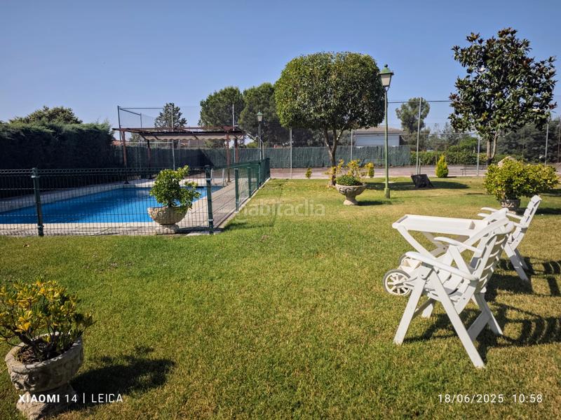 Foto ae25062f-332c-4c18-8063-2dee8fd86771. Xalet amb xemeneia calefacció aparcament piscina a Valdemorillo