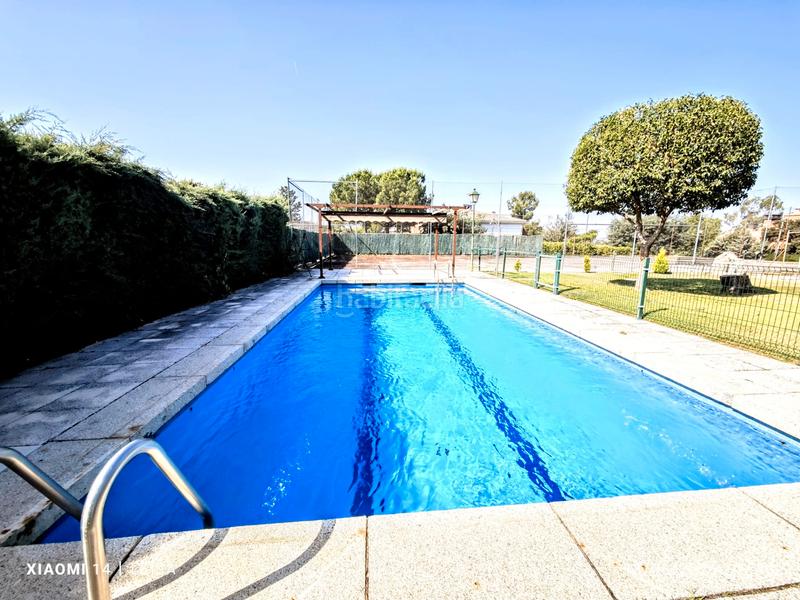 Foto dcd7f272-6468-4e4c-8889-078db2b9c067. Xalet amb xemeneia calefacció aparcament piscina a Valdemorillo