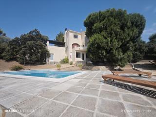 Xalet  Calle don felipe de áfrica. Vivienda unifamiliar de diseño con piscina privada y bonita parc