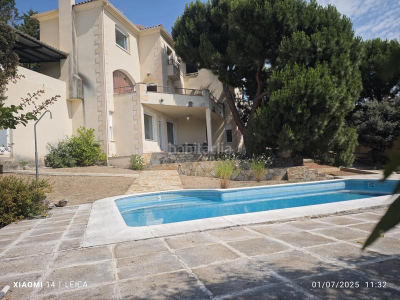 Foto 2c566b37-2365-45d7-919e-115261c48f21. Chalet vivienda unifamiliar de diseño con piscina privada y bonita parcela. en Valdemorillo