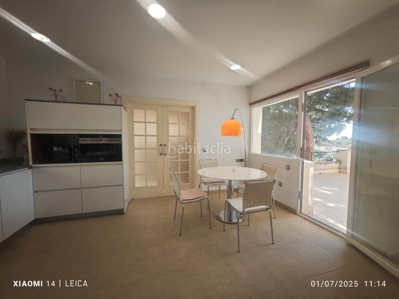 Foto 464ad973-721c-4c1f-b74f-79d8f656c510. Chalet vivienda unifamiliar de diseño con piscina privada y bonita parcela. en Valdemorillo