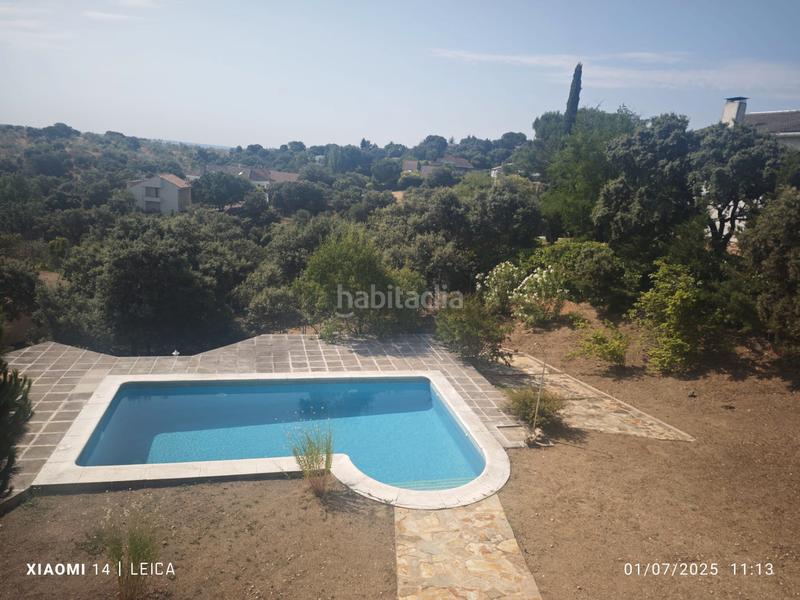 Foto 4e08aeed-3ccd-45d6-95b6-00f34d090bcb. Chalet vivienda unifamiliar de diseño con piscina privada y bonita parcela. en Valdemorillo