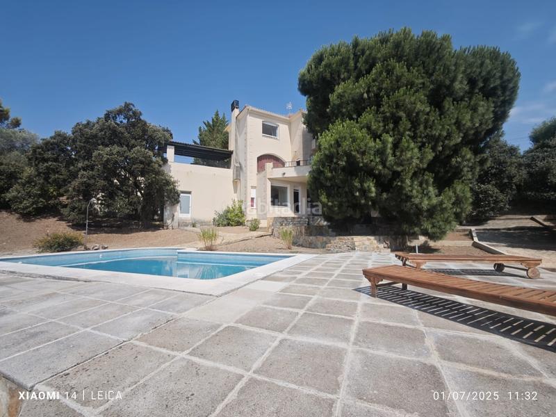 Foto 601231fd-0f7a-44f6-9676-a70129852f42. Chalet vivienda unifamiliar de diseño con piscina privada y bonita parcela. en Valdemorillo