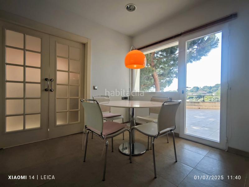 Foto 901b2402-8cba-4b9c-a7fe-267767ec26d0. Chalet vivienda unifamiliar de diseño con piscina privada y bonita parcela. en Valdemorillo