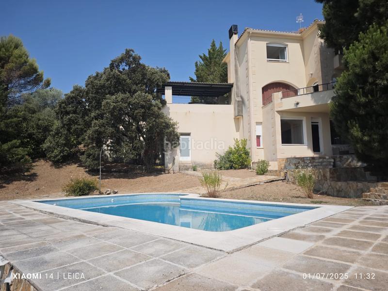 Foto bc5c431e-570d-4d57-b0f7-13957041db70. Chalet vivienda unifamiliar de diseño con piscina privada y bonita parcela. en Valdemorillo