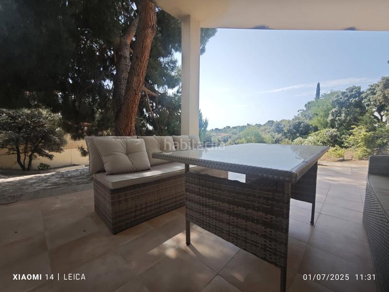 Foto d7cc3a91-40f4-4cd5-abfe-545817ab823c. Chalet vivienda unifamiliar de diseño con piscina privada y bonita parcela. en Valdemorillo