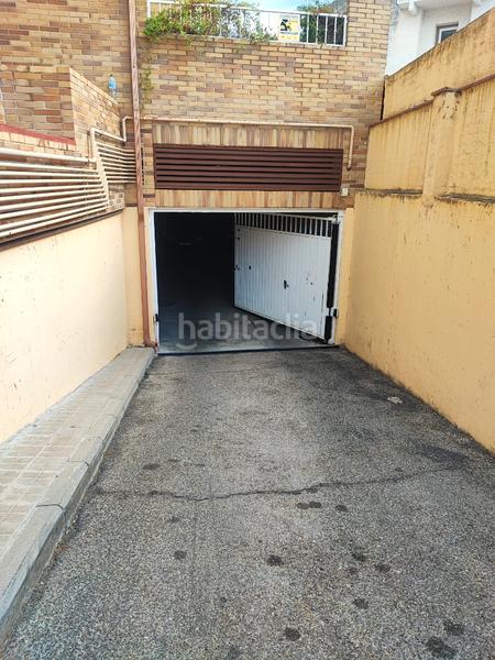 Foto b6ca7c38-6bfd-4401-a48b-454be4587f53. Aparcament cotxe a Valdemorillo pueblo Valdemorillo