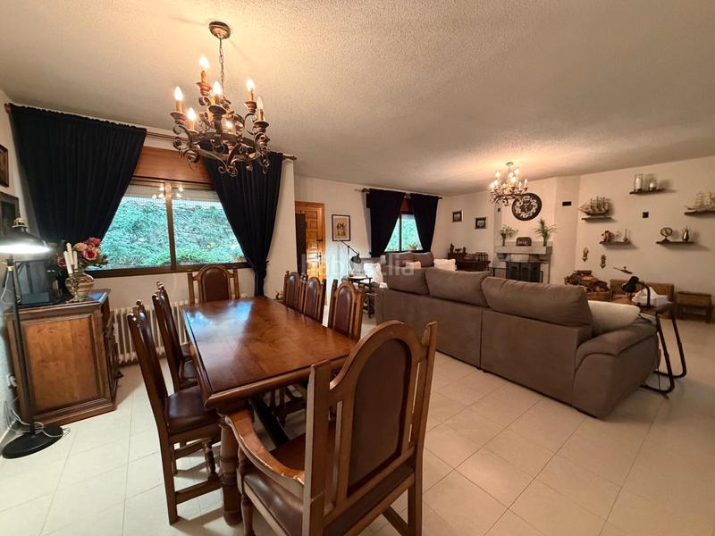 Foto 18e3bf7d-905b-4be4-bf94-1ce296f1f513. Chalet con camino riscaldamento parcheggio piscina in Valdemorillo