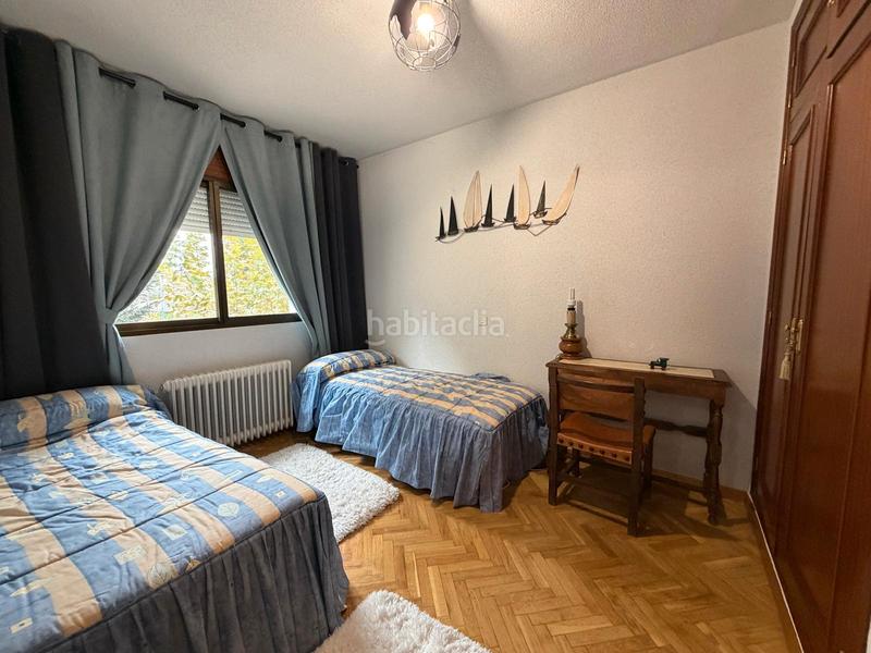 Foto 2cb486f9-0171-4649-a7f7-edc39eef1d79. Chalet con camino riscaldamento parcheggio piscina in Valdemorillo