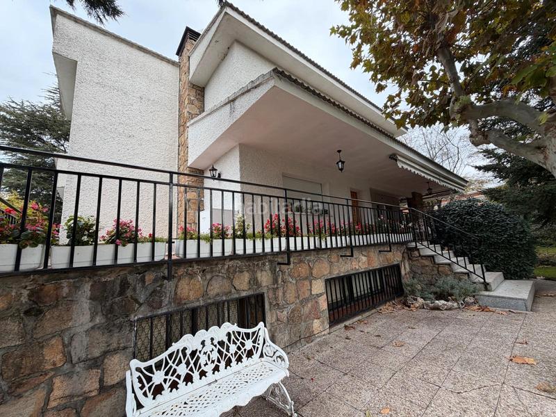 Foto 2f250cd0-0569-477c-a782-4adbc543cea4. Chalet con camino riscaldamento parcheggio piscina in Valdemorillo