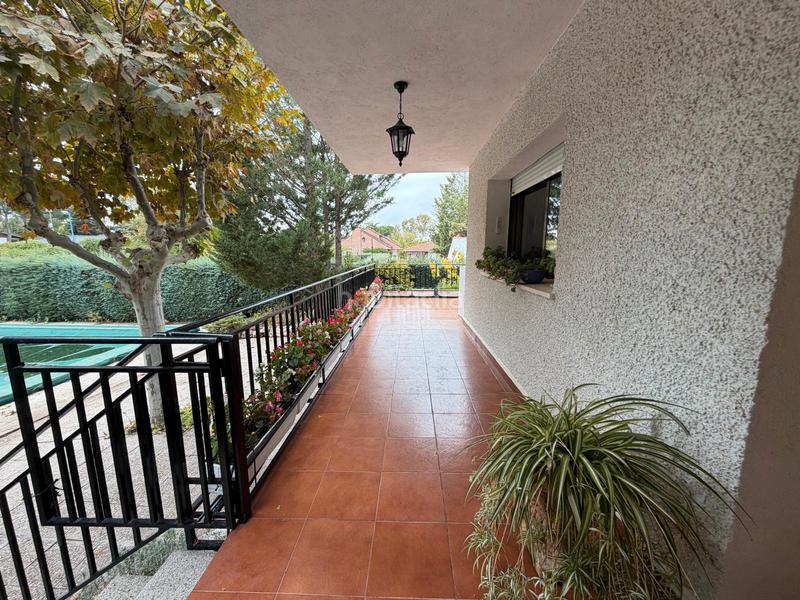 Foto 6518d1b7-b891-4e1e-9f2d-5c4adfb117e0. Chalet con camino riscaldamento parcheggio piscina in Valdemorillo