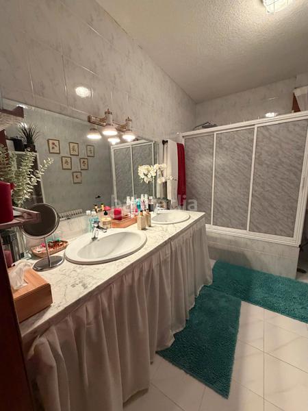 Foto 884c317f-8de1-49b0-a56d-f41069e29f07. Chalet con camino riscaldamento parcheggio piscina in Valdemorillo