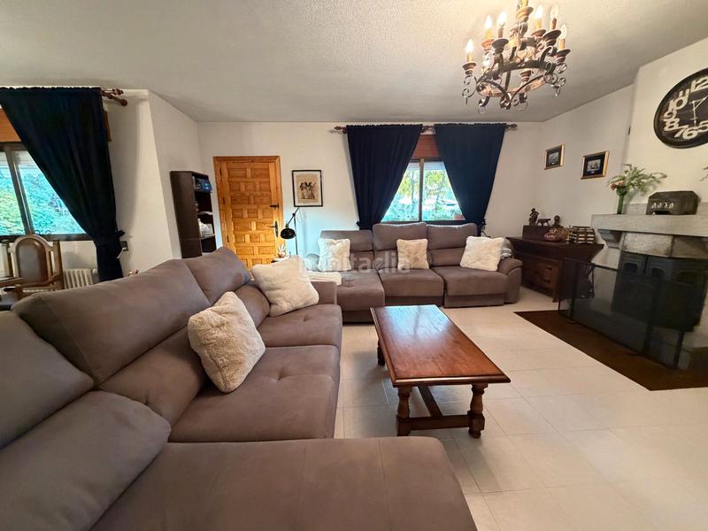 Foto 914b8211-ca52-4a02-acac-5c77c6b35b19. Chalet con camino riscaldamento parcheggio piscina in Valdemorillo