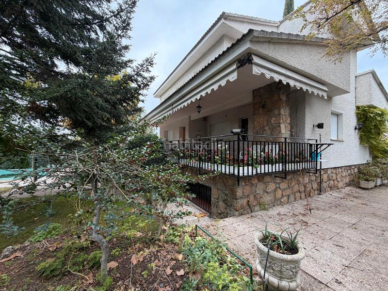 Foto 916111bf-1aec-418c-901c-6ba3d18e200b. Chalet con camino riscaldamento parcheggio piscina in Valdemorillo