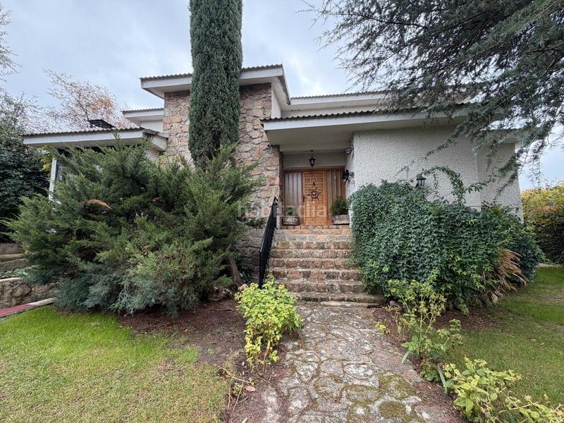 Foto 96b3c47e-c6d7-4c8a-9fc3-442ee84a908a. Chalet con camino riscaldamento parcheggio piscina in Valdemorillo