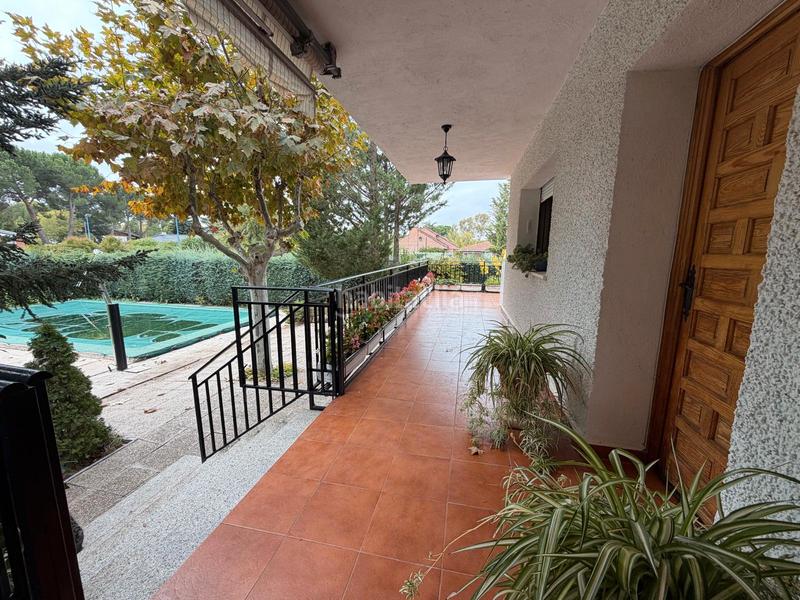 Foto 980b66d1-3121-4a8c-b676-0cf645ad9ec0. Chalet con camino riscaldamento parcheggio piscina in Valdemorillo