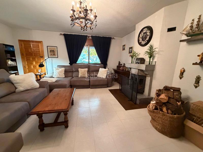 Foto bc7abb74-a0e9-4fe7-a22e-41eaadd2c442. Chalet con camino riscaldamento parcheggio piscina in Valdemorillo