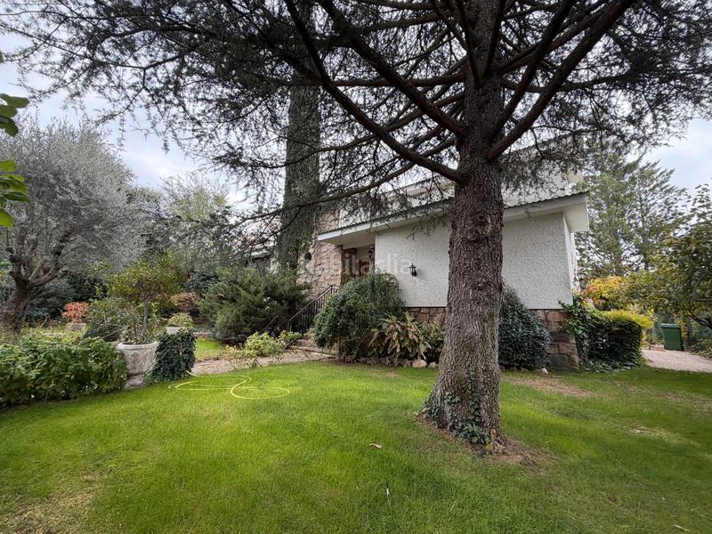 Foto e0fb6223-01ad-48e8-8920-5eb2f1244ab0. Chalet con camino riscaldamento parcheggio piscina in Valdemorillo