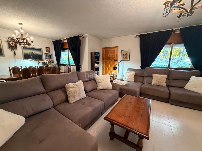 Foto eb474de2-d658-42e4-afdb-2dc5455a1a01. Chalet con camino riscaldamento parcheggio piscina in Valdemorillo