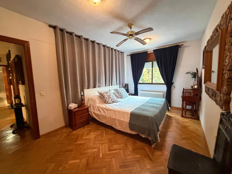 Foto ed5ecf6f-b39e-4150-9166-2f2f0d9ed220. Chalet con camino riscaldamento parcheggio piscina in Valdemorillo