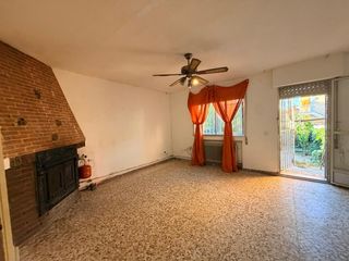 Maison jumelée à Navalagamella. Casa adosada en navalagamella con terreno
