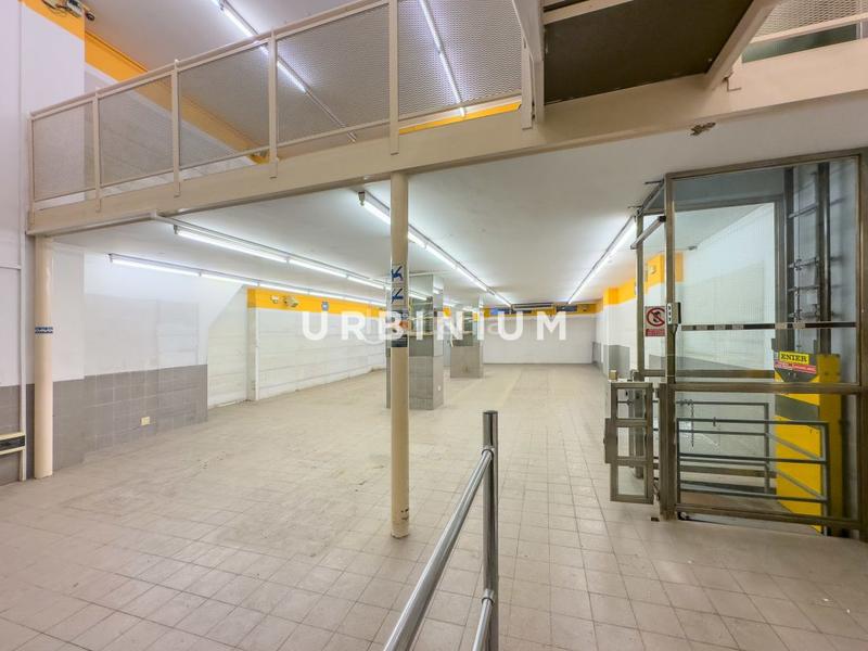 Foto 11014ba7-16af-430c-8481-f59010295e01. Lloguer local comercial a Eixample Nord Girona