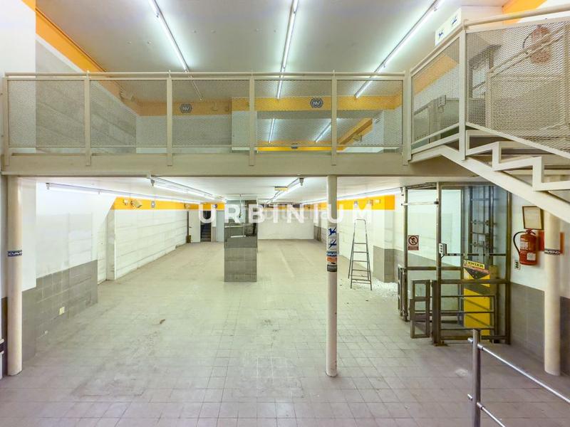 Foto 2b71e93b-3c4a-4560-80ee-06e6ec9f458a. Lloguer local comercial a Eixample Nord Girona