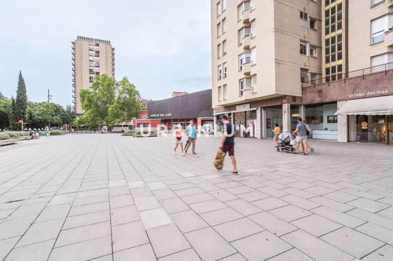 Foto c137d460-ac4e-4aac-9cb8-a0c73bfcc334. Lloguer local comercial a Eixample Nord Girona
