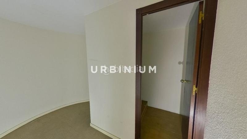 Foto 62aedafd-9716-46d1-9024-84ba2bd3803b. Location bureau avec parking dans Eixample Nord Girona