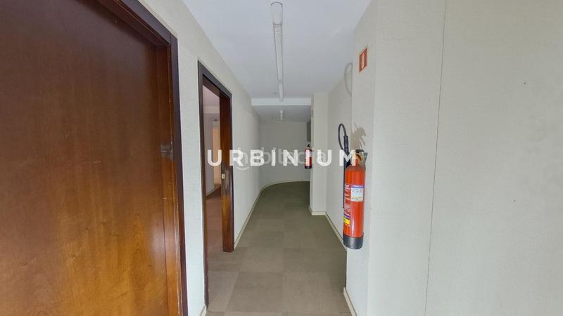 Foto 87fcf9e4-3750-48d5-999c-71a6769d15ee. Location bureau avec parking dans Eixample Nord Girona