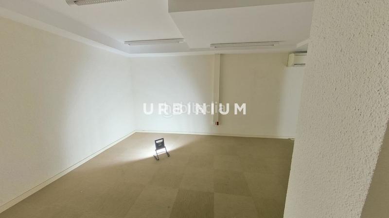 Foto bf3c3b46-5d08-40de-8e80-9f200b9d374b. Location bureau avec parking dans Eixample Nord Girona