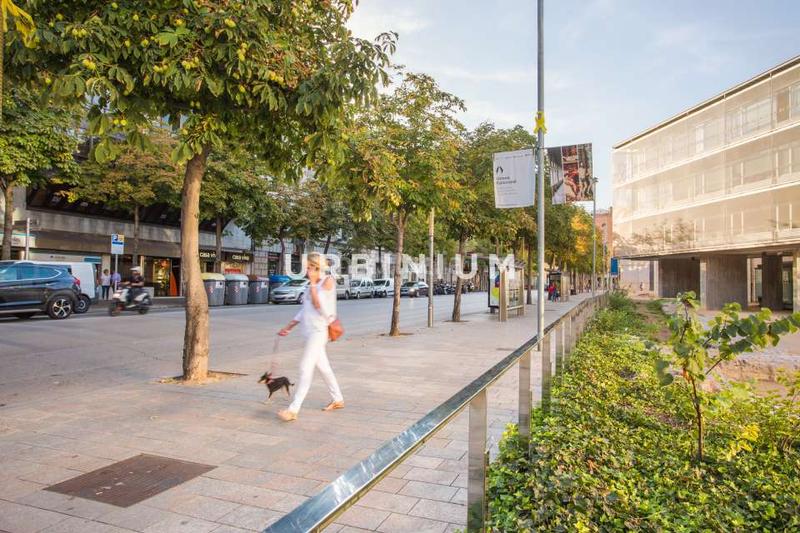 Foto db7f9321-6f4c-4232-a3e2-9357ea53a31f. Location bureau avec parking dans Eixample Nord Girona