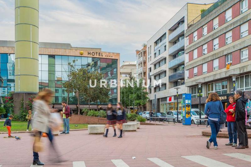 Foto bc4f75c3-6d33-4373-9466-fceac7fd6317. Location local commercial dans Eixample Nord Girona