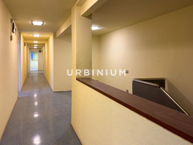 Foto 6366a4a3-2780-4807-9dfb-cef8a1d2323f. Location local commercial dans Eixample Nord Girona