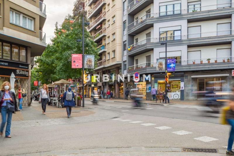 Foto 2a7399f7-368d-41c7-b6a7-36615d8d629d. Miete geschäftsraum in Eixample Nord Girona