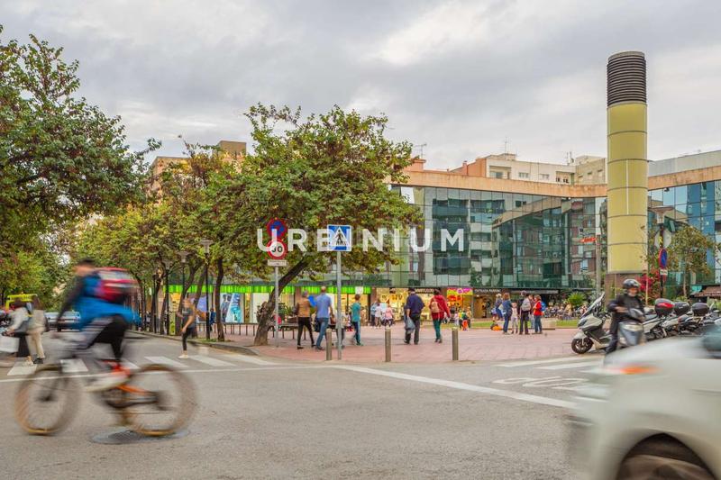 Foto b180c132-d1a6-4a0f-8ece-d462ec8e3f1f. Rent business premise in Eixample Nord Girona