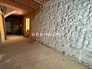 Rent Business premise in Centre-Barri Vell. Local para reformar en el barri vell