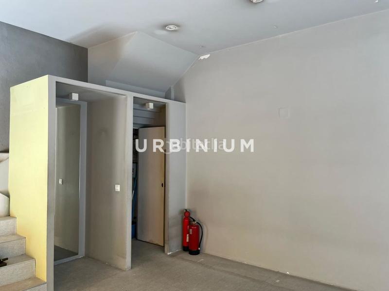 Foto a8ac15e5-7c3b-4199-88c0-f4a32fb25df2. Lloguer local comercial a Eixample Nord Girona