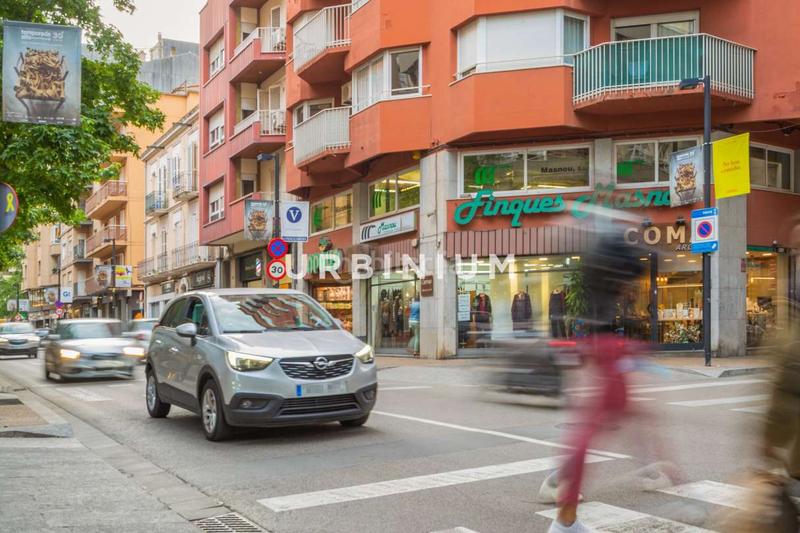 Foto 49de6d49-ec64-46c3-b9f9-2c94568c9e52. Alquiler local comercial local alquiler eixample en Girona