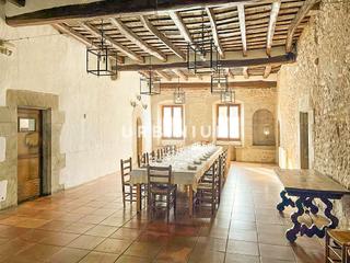 Edifici a Eixample Sud-Migdia. Restaurante en venta con rendimiento