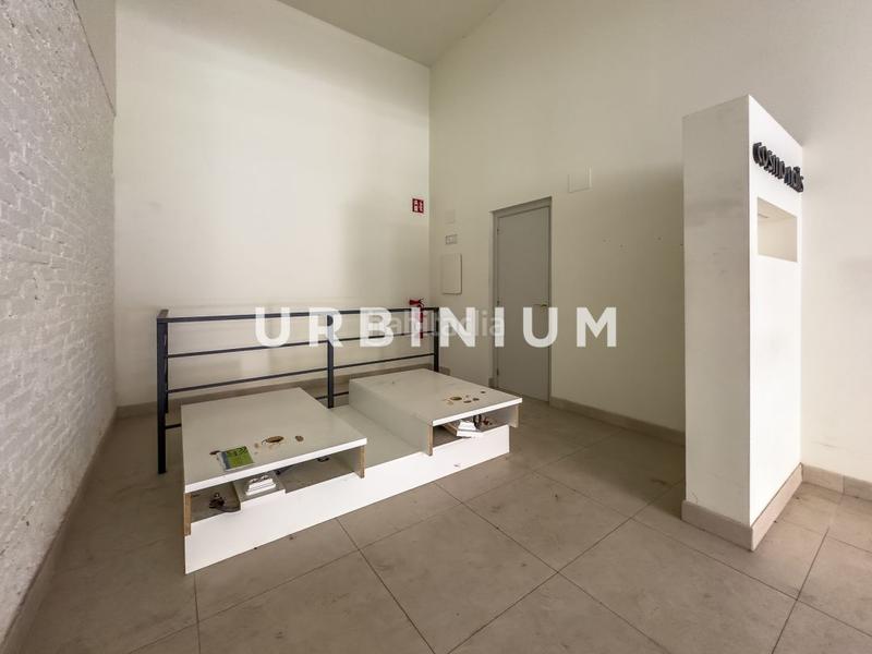 Foto 1791f125-719a-4dbc-ba7e-94640c6abe62. Lloguer local comercial a gran via de jaume i 86 a Girona