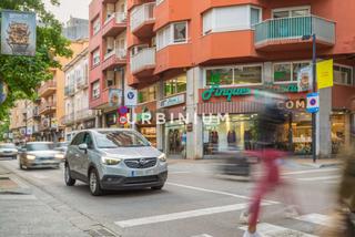 Lloguer Local Comercial a Eixample Nord. Cafetería en traspaso