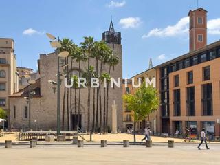 Lloguer Local Comercial a Centre-Barri Vell. Local en alquiler en el mercadal