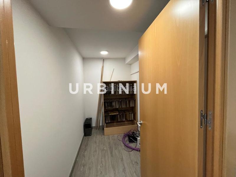 Foto b590ab1f-f5ab-43a4-ba83-bea0760b2316. Miete büro in Eixample Nord Girona