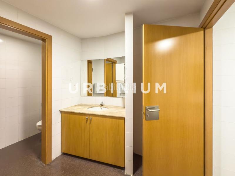 Foto b26bda9e-e16f-44d2-9b6c-78547934d1f7. Affitto locale commerciale in Sant Narcis Girona