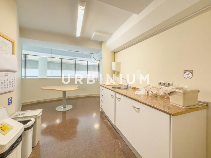 Foto 5e4e81b8-0788-43f8-85d1-4534a2d9d6c7. Lloguer local comercial a Sant Narcis Girona