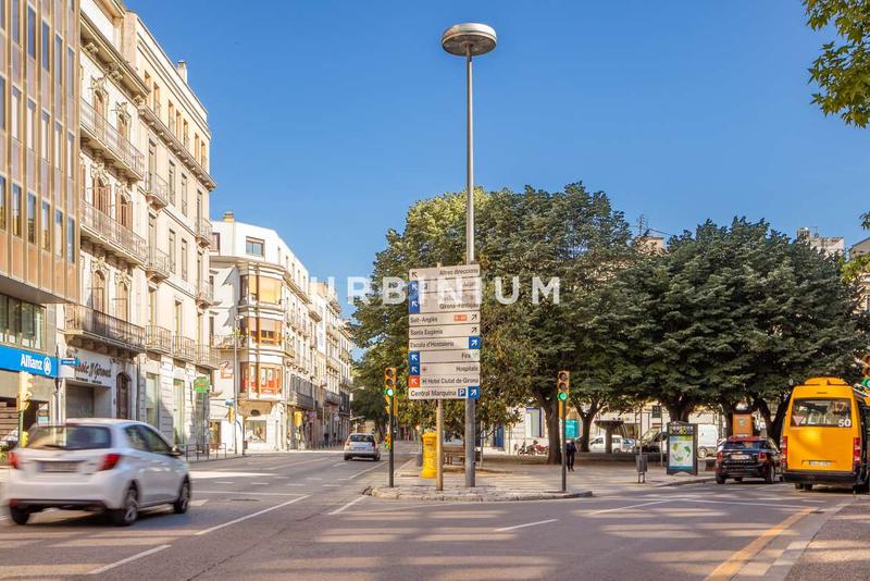 Foto 74a8d3f9-f0ce-4d45-9961-5362ddc9fc3d. Traspaso local comercial bar con cocción en traspaso en Girona