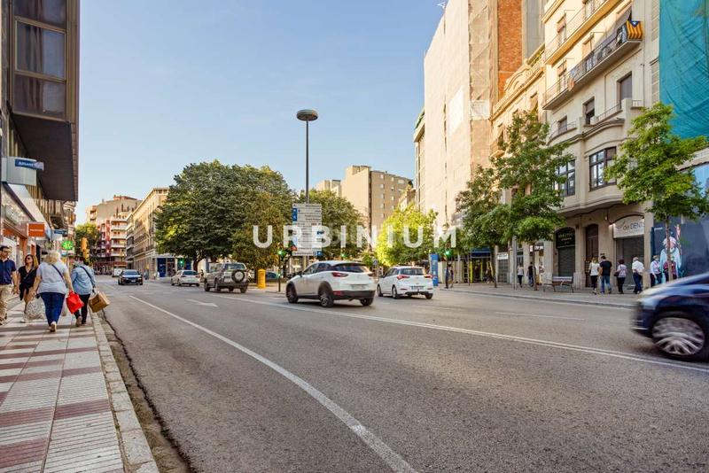 Foto a54a6177-e4f7-43f8-9cec-2309663bbc88. Traspaso local comercial bar con cocción en traspaso en Girona